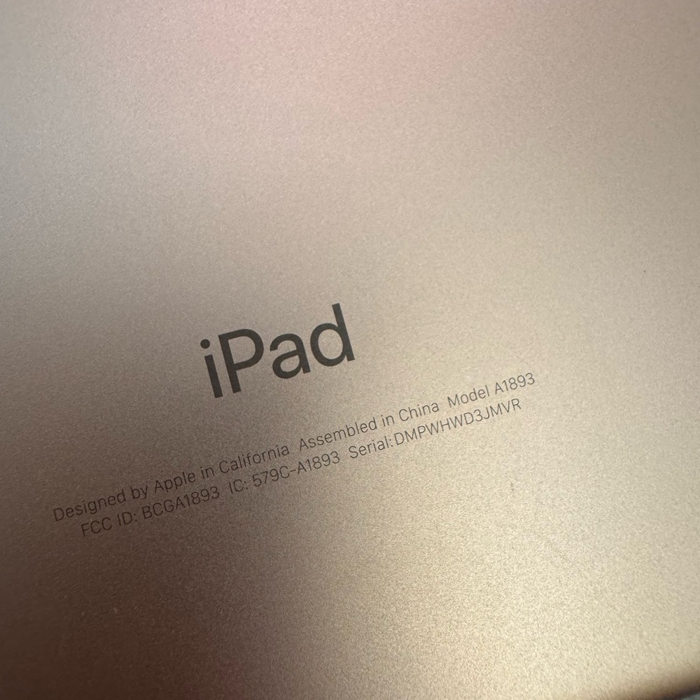 Apple iPad 6th Generation 32gb Rose Gold - Picture 3 of 4